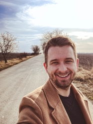 Profesionálny realitný maklér Štefan Szikela